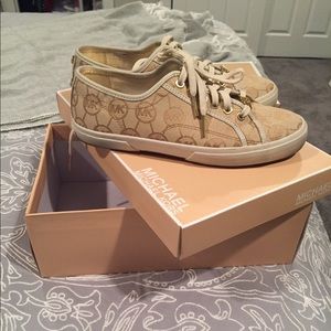 Lightly worn MK sneakers size 7 1/2